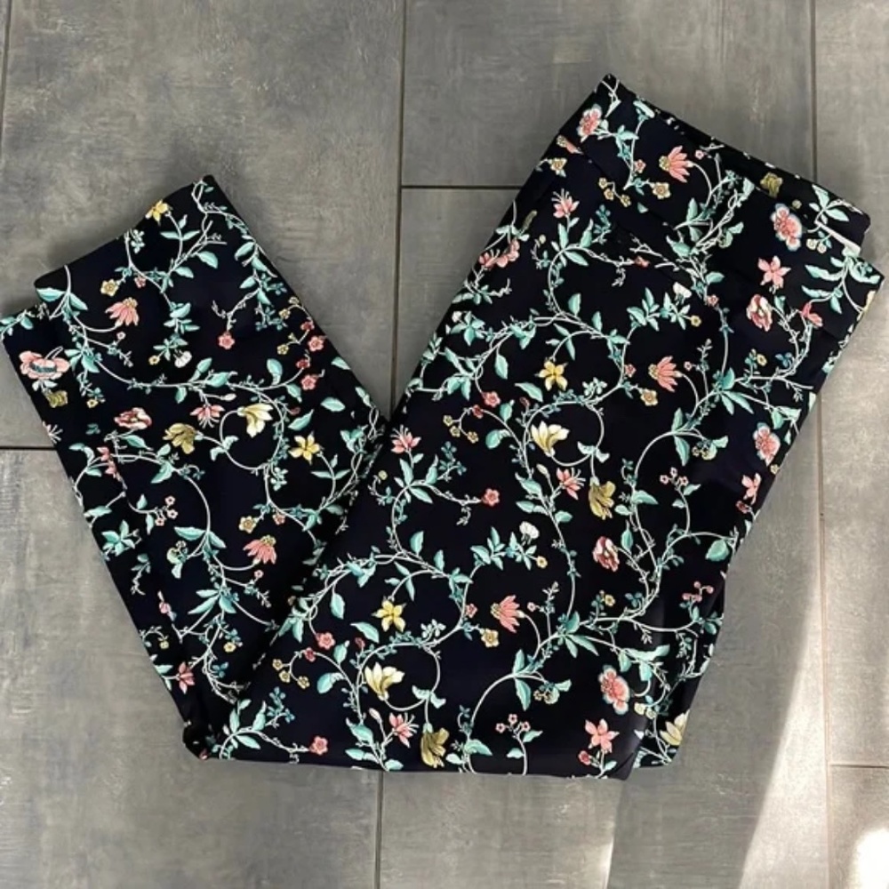 NWT LOFT Cropped Navy Riviera Pant with Floral Print